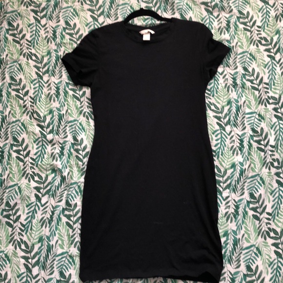 H&M Dresses & Skirts - H&M basic black bodycon dress